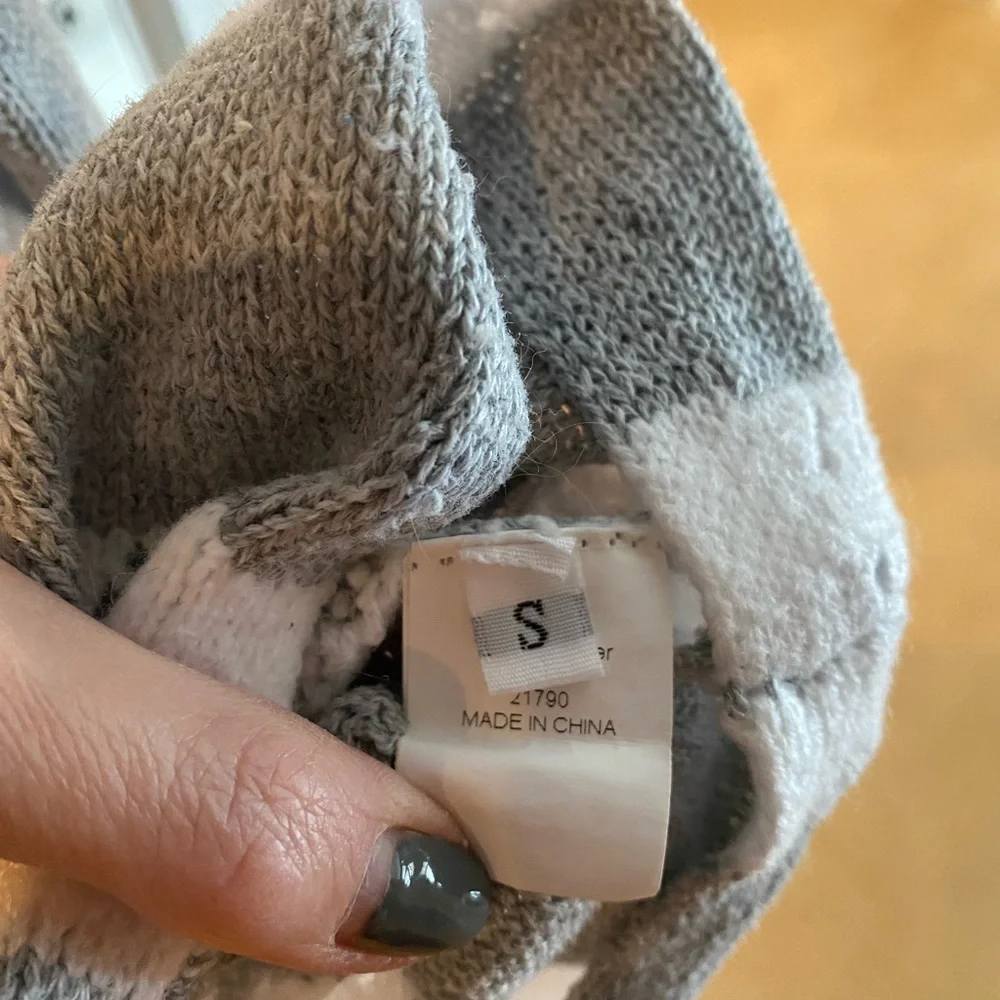 Sweater - Picture 3 of 3